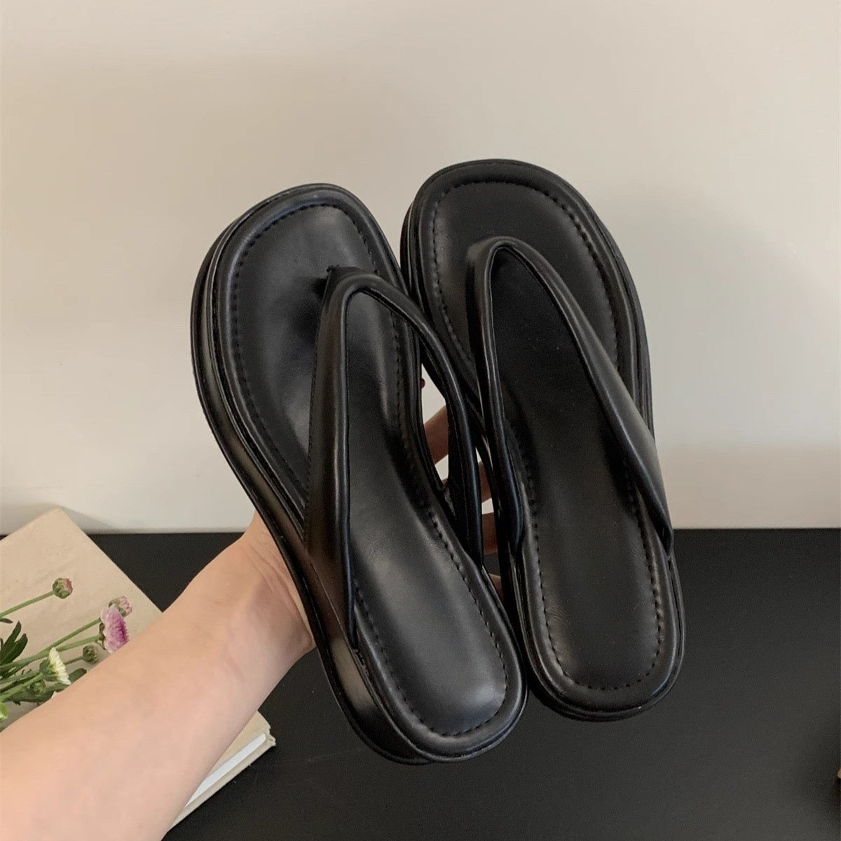 S-QFZ3237    Hot Flip Flops    -GYXZ